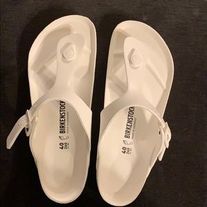 BIRKENSTOCK LIKE NEW Gizah Essentials Sandal